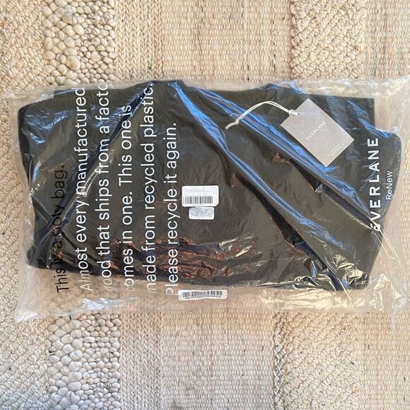 Everlane The ReNew Fleece Oversized Crew Black Size Small NWT - Picture 7 of 8